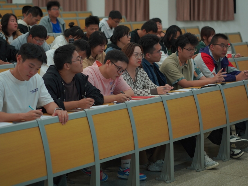 演讲比赛1.jpg 演讲比赛1.jpg